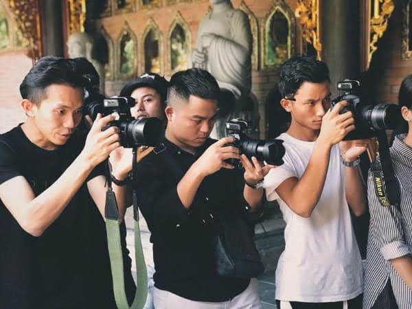 Đi đường gặp th�?chụp ảnh mang thông điệp gì